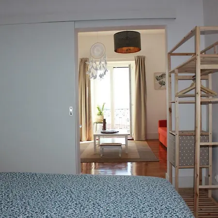 Casa Da Varanda Simpática * Lisboa